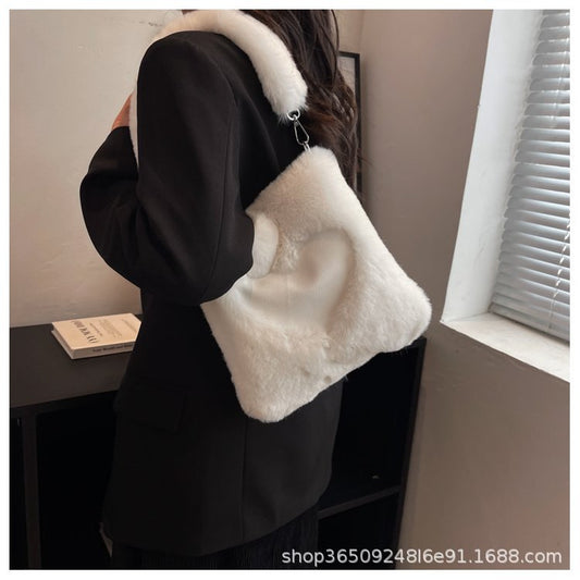 Fashionable Love Bag Versatile Women's 2024 New Autumn and Winter Large Capacity One Shoulder Crossbody Plush Bag Large Capacity