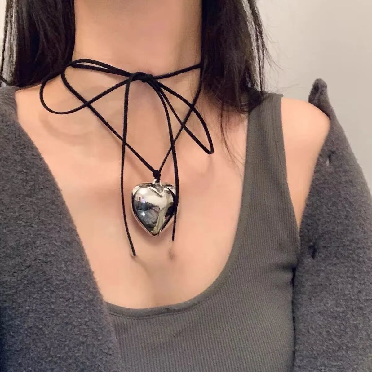 Punk Goth Black Velvet Big Heart Pendant Choker Necklace for Women Elegant Weave Knotted Bowknot Adjustable Chain Jewelry