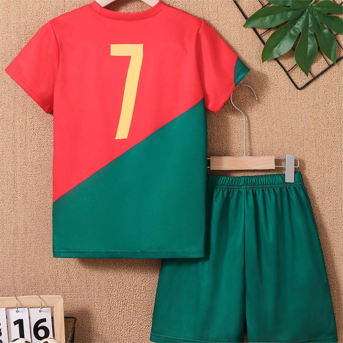 2024 Youth and Children Red and Green Splicing Color No. 7 Legend Quick-drying Sports Football Suit Set